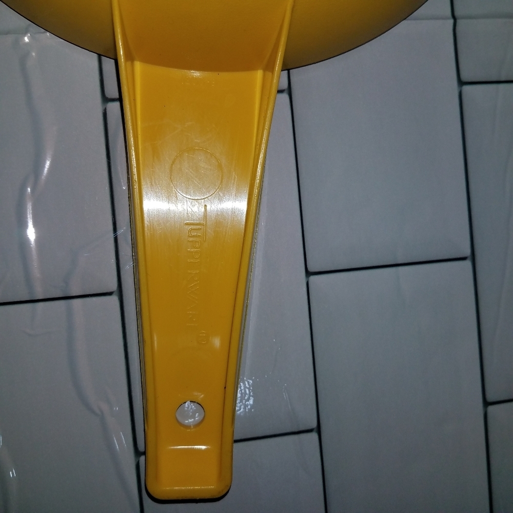 Tupperware Colander - Picture 7 of 11